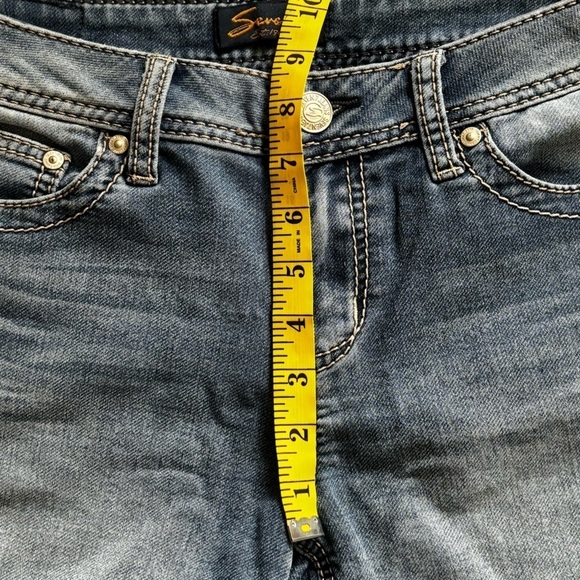 Seven7 jean shorts! Like new, size 6 women’s. Bermuda length. - Picture 5 of 9